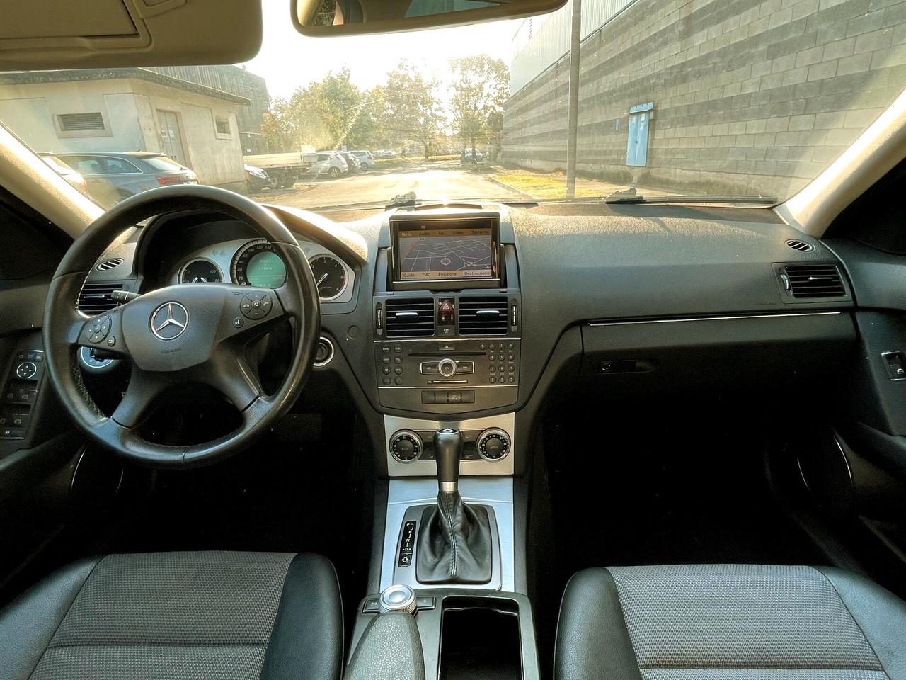 MERCEDES C220d aut.-AVANTGARDE-Pelle.Navi-FULL