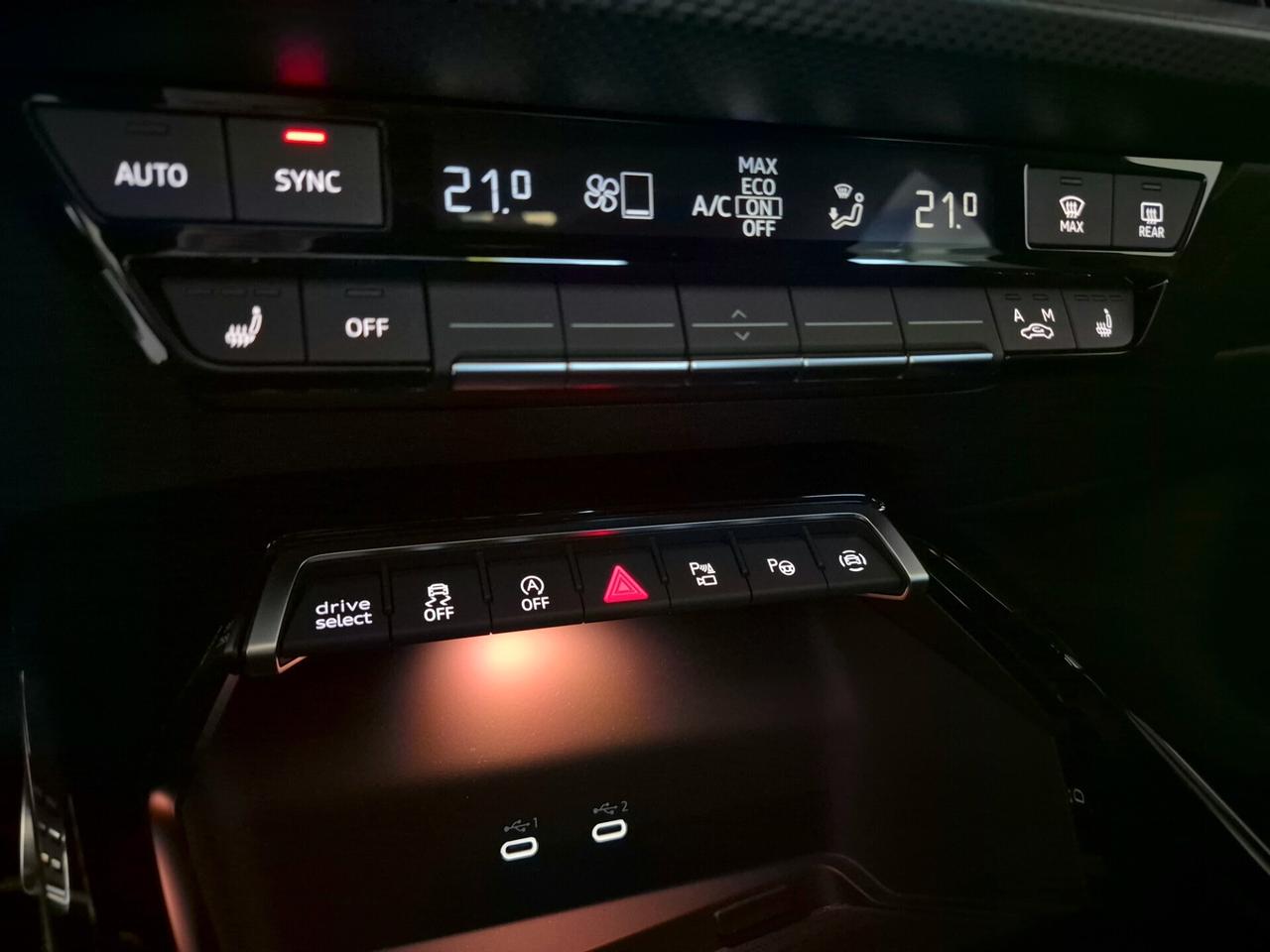 AUDI RS3 SPORTBACK TETTO APRIBILE TORQUE SPLITTER MARMITTE SPORT CARBONIO MATRIX SEDILI ELETTRICI CON MEMORIE HEAD UP DISPLAY
