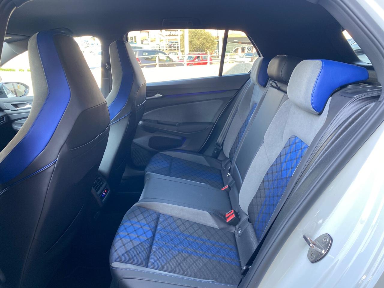 Volkswagen Golf 2.0 TSI DSG 4Motion R AKRAPOVIC PERFORMANCE PACK