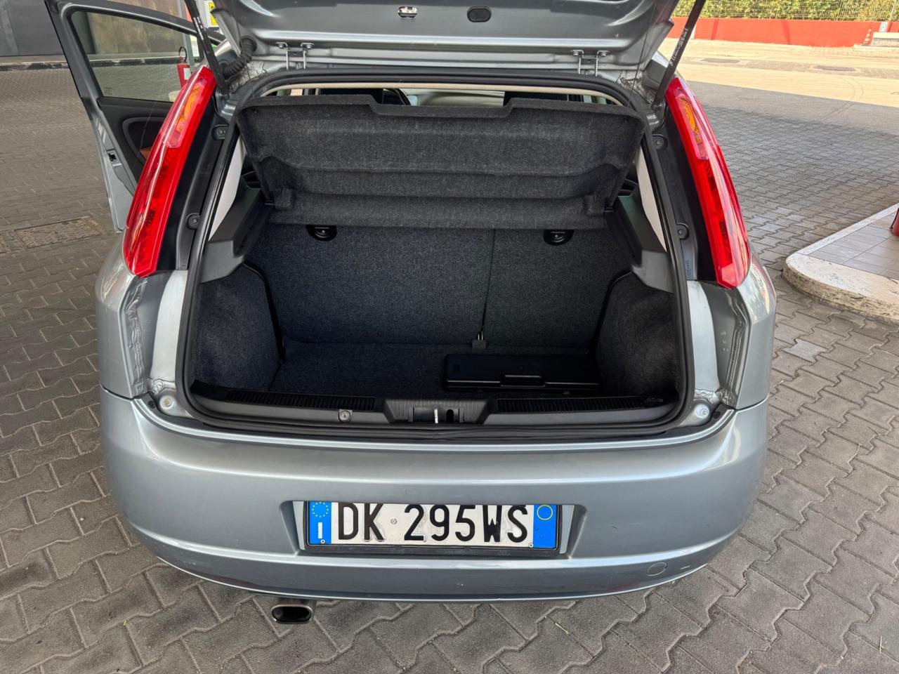 Fiat Grande Punto 1.4 Starjet 16V 5 porte Sport
