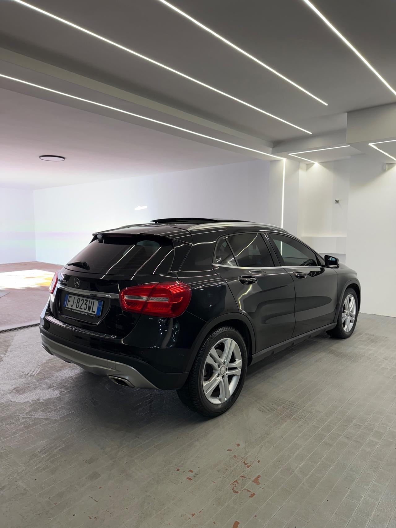 Mercedes-benz GLA 200 d Automatic Sport - Tetto