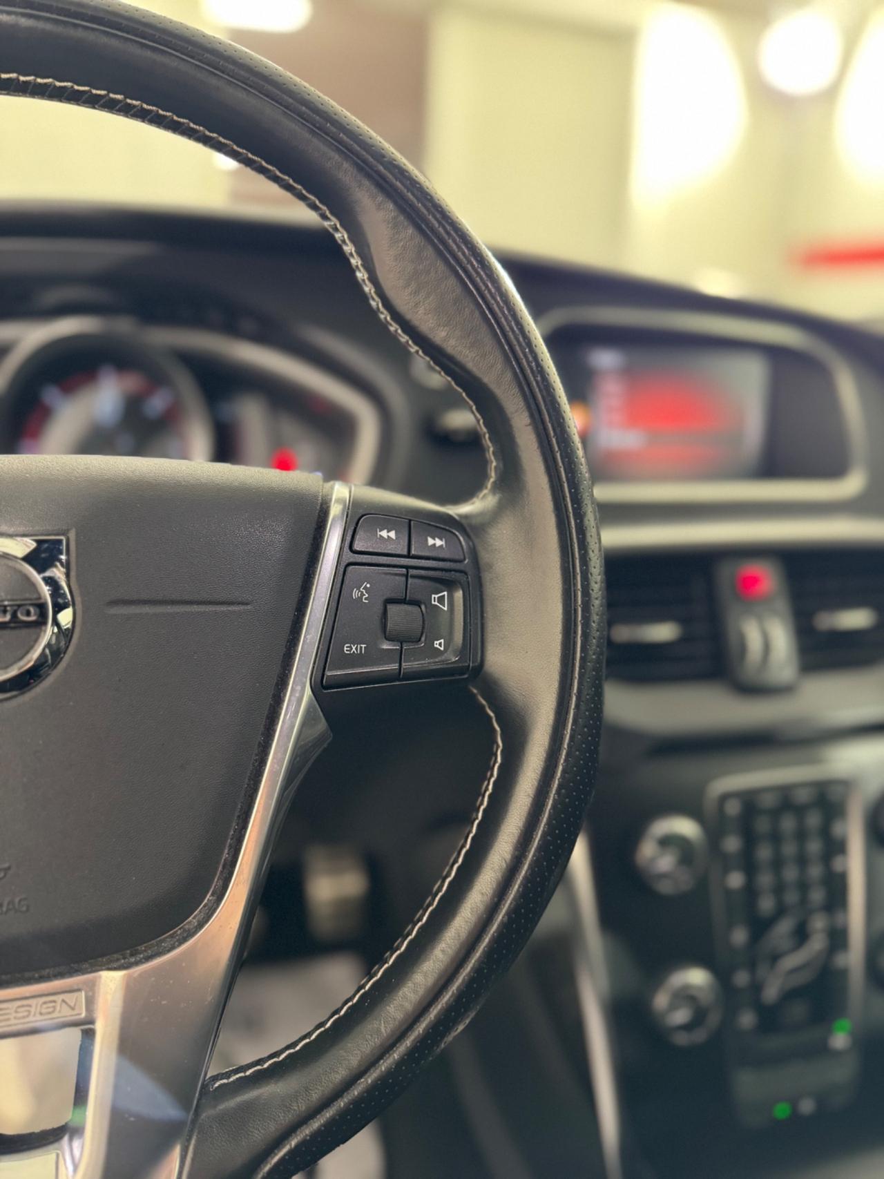 Volvo V40 D2 R-design EURO 6B