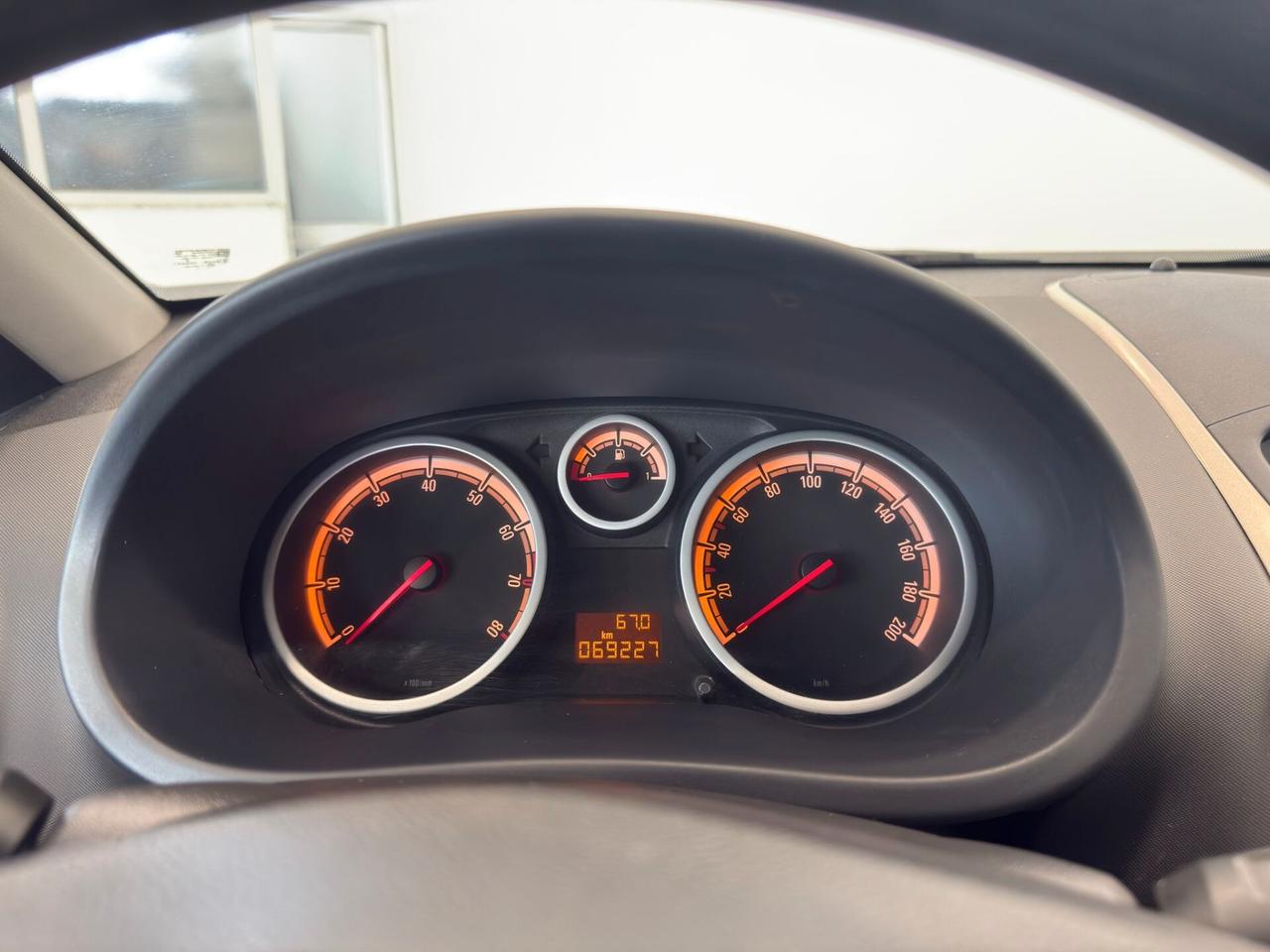 Opel Corsa 1.2 5 porte Club 69.000km CERTIFICATI