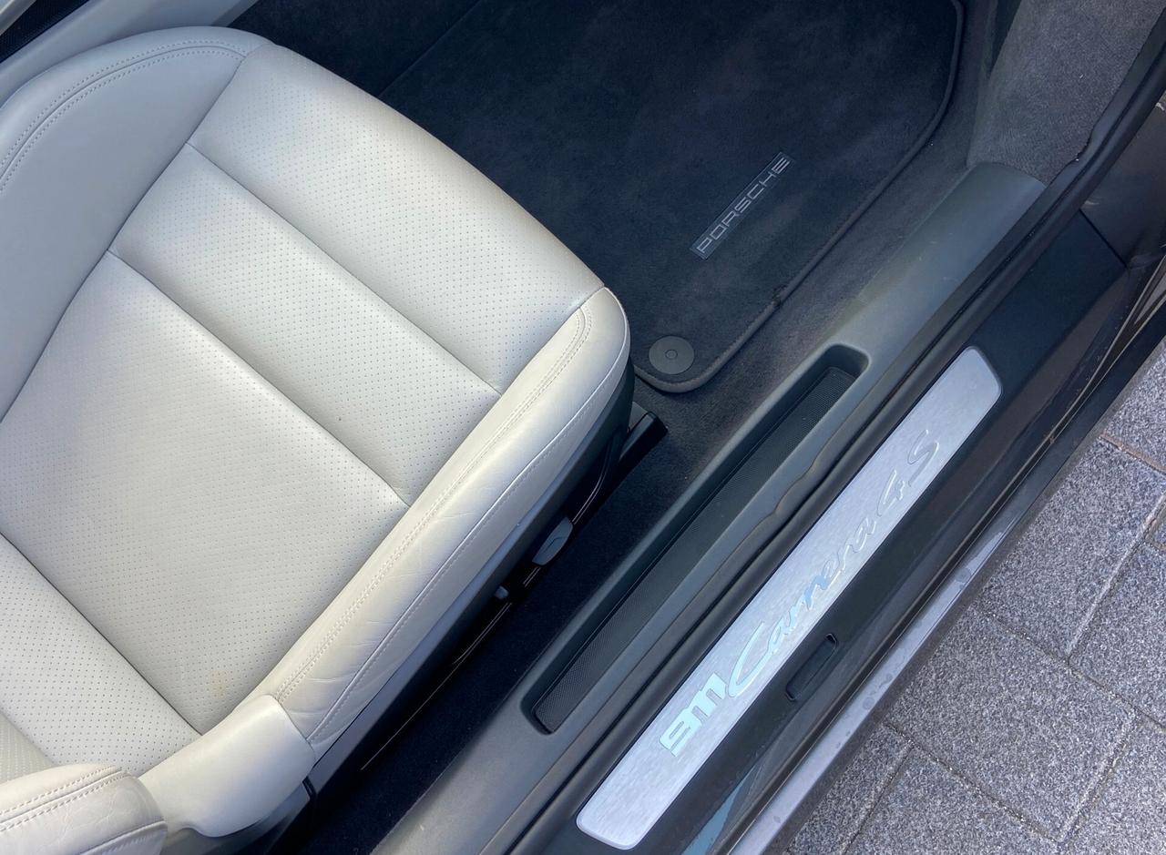 Porsche 911 992 Coupe 3.0 Carrera 4S auto