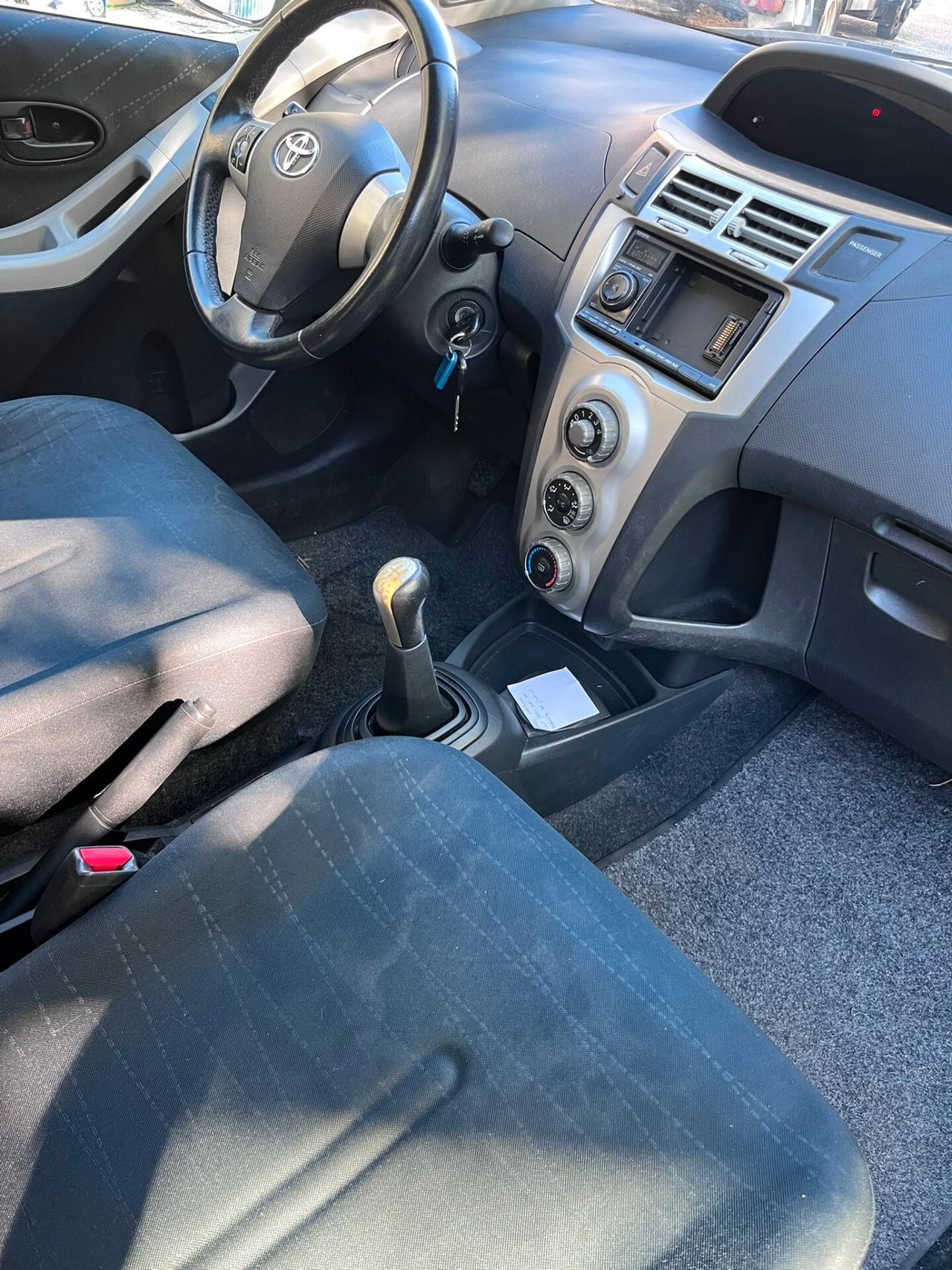 Toyota Yaris 1.0 5 porte Sol