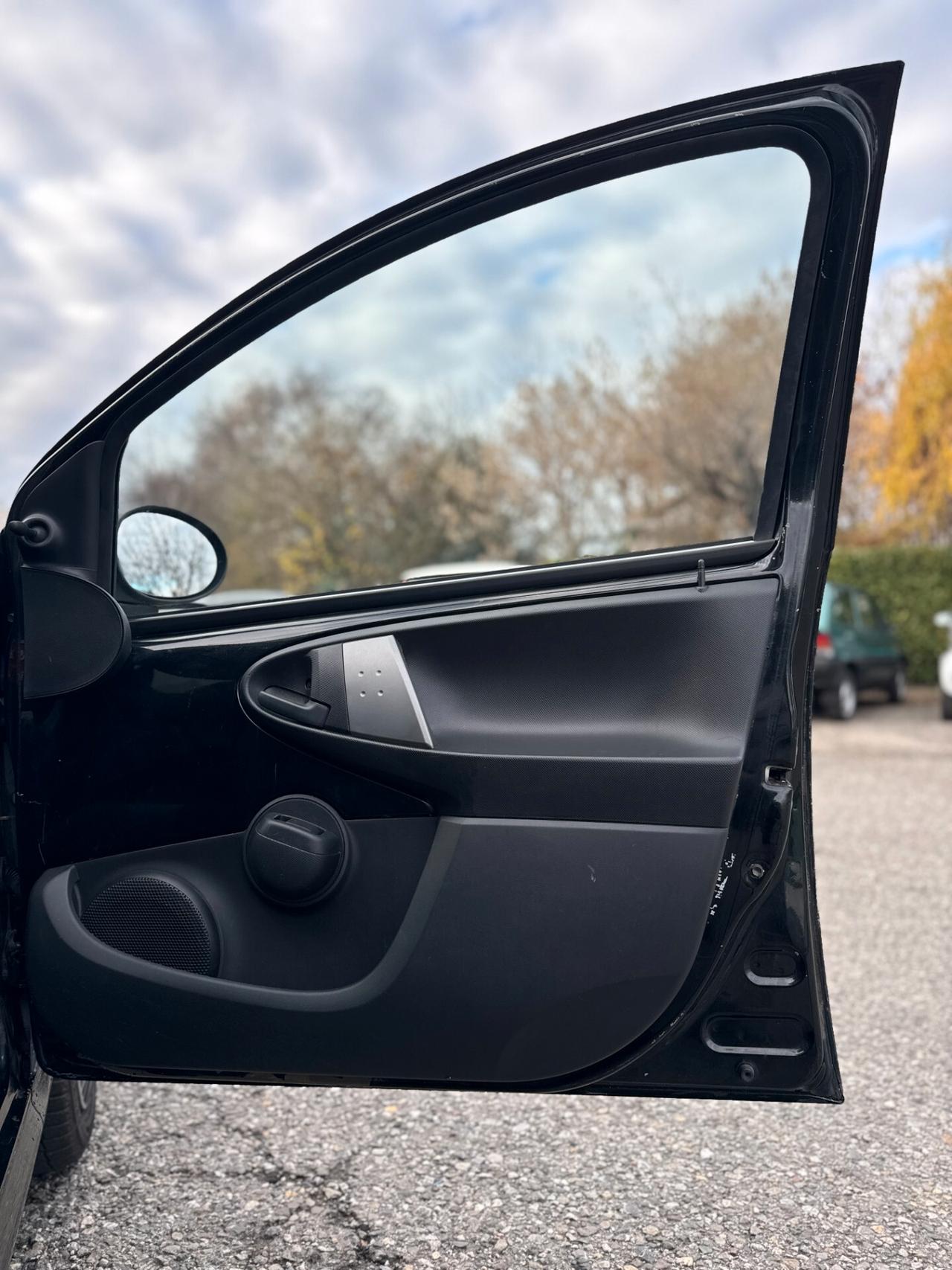 Peugeot 107 1.0 50kW 5P Benz *UNICO PROPRIETARIO*