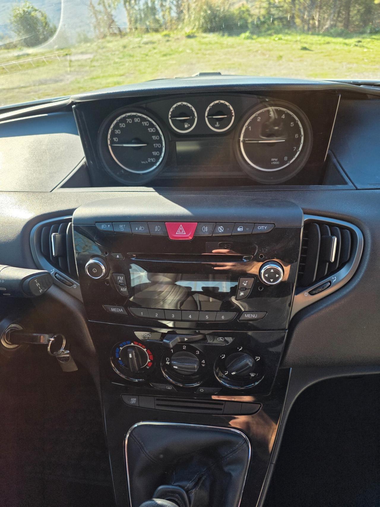 Lancia Ypsilon 1.2 69 CV 5 porte S&S Gold