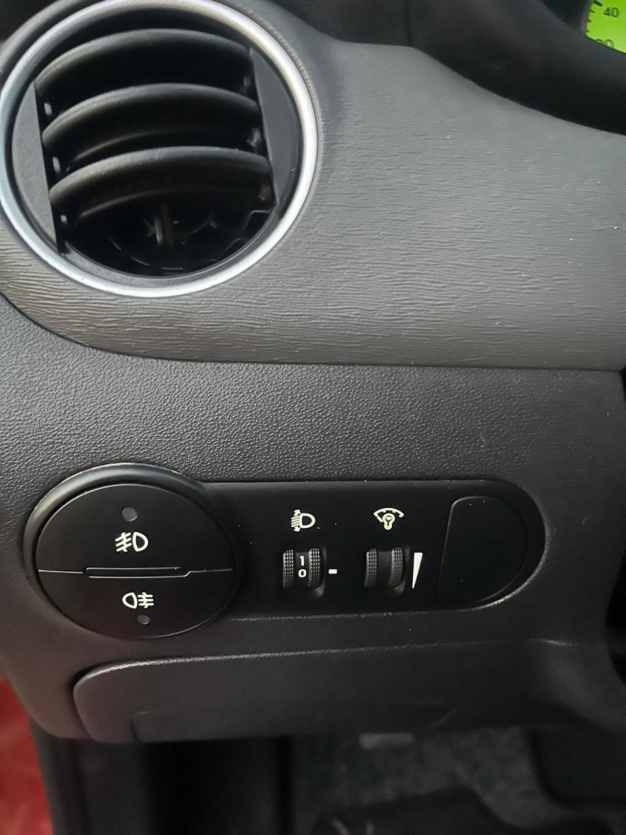 Hyundai i10 1.1 Benzina - Neopatentati