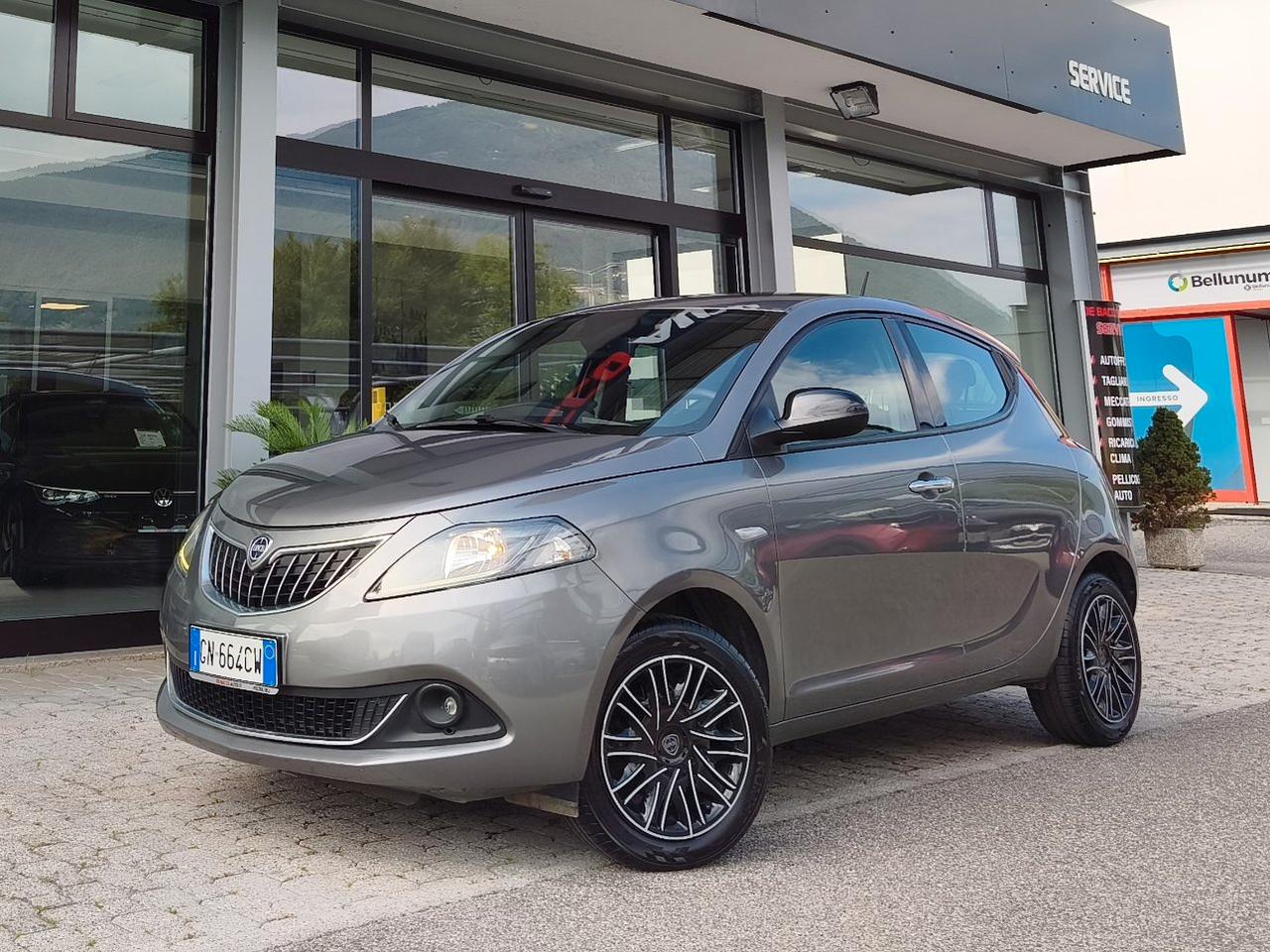 Lancia Ypsilon 1.0 hybrid Gold 70cv (5 POSTI + NAV) OK NEOPATENTATI