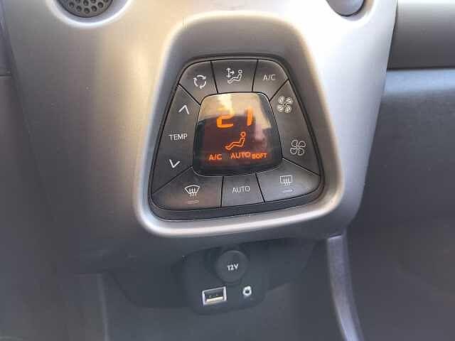 Toyota Aygo 1.0 VVT-i 69 CV 5 porte x-play MMT