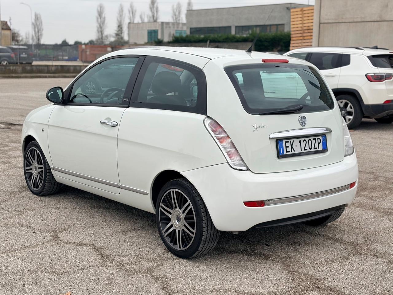 Lancia Ypsilon 1.2 benzina 2011 Platinum