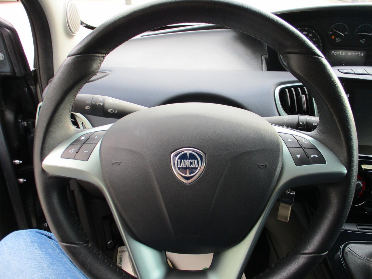 Lancia Ypsilon 1.0 FireFly 5 porte S&S Hybrid Platino