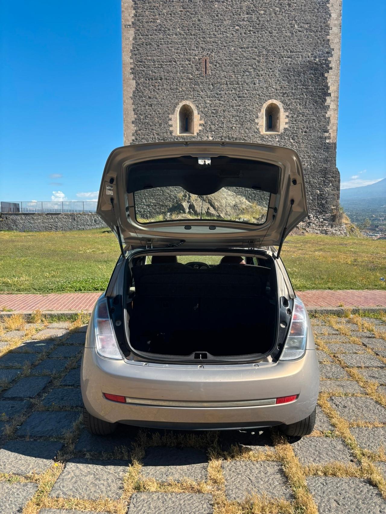 Lancia Ypsilon 1.3 MJT 75 CV Oro