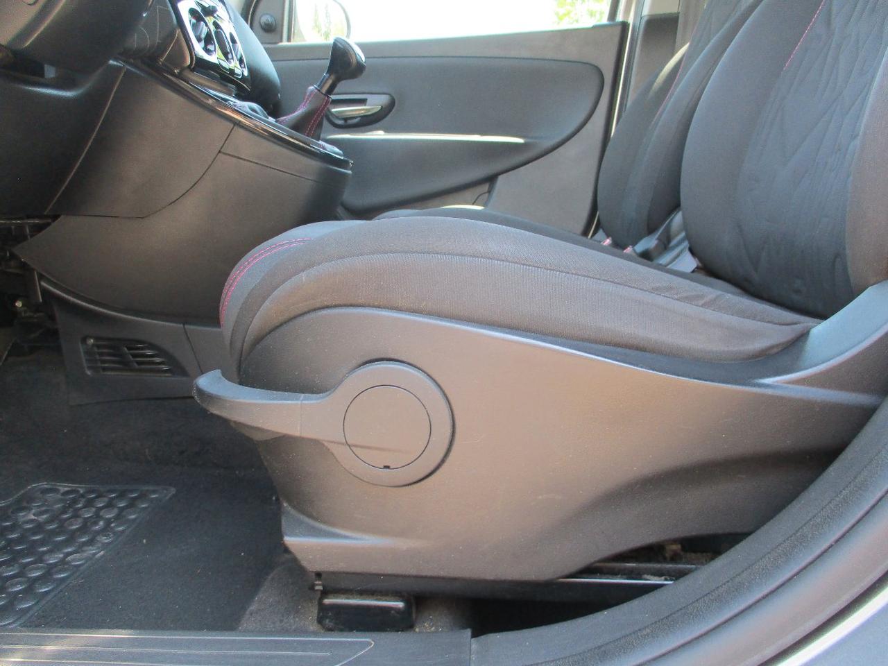 Lancia Ypsilon 5 Porte Ypsilon 1.3 mjt Elefantino Rosa 95cv OK NEOPAT.