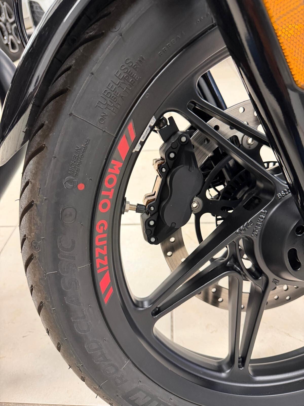 Moto Guzzi V7 STONE TEN