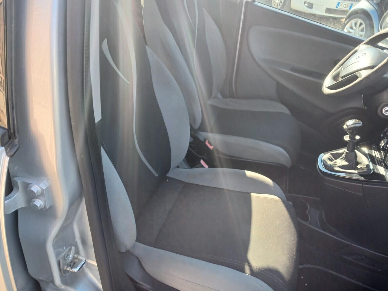 Lancia Ypsilon 0.9 TwinAir 85 CV 5 porte Metano Ecochic Silver