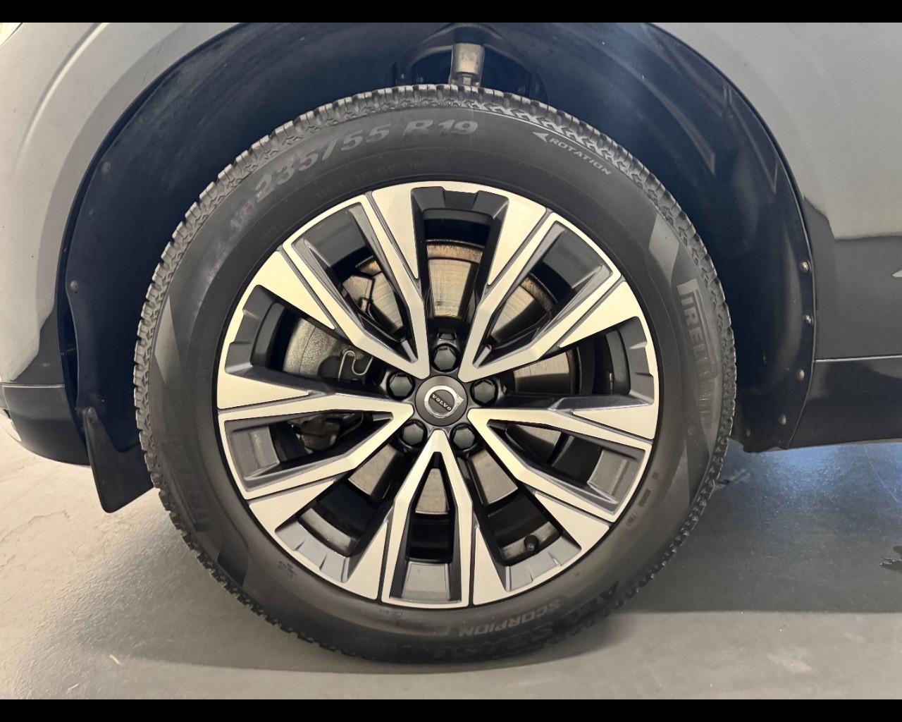 VOLVO XC60 B4 MOMENTUM PRO AUTO