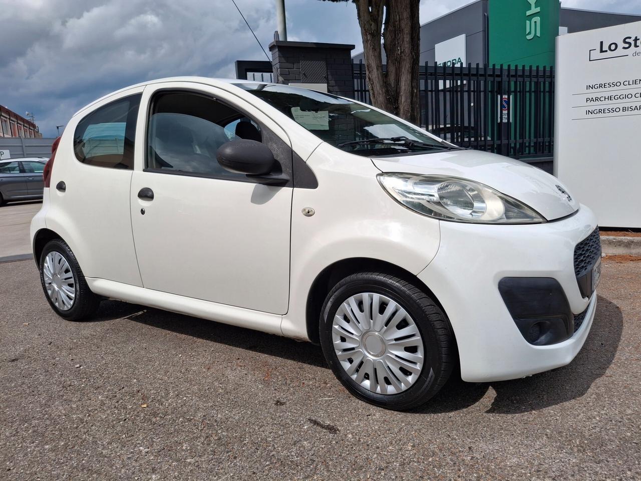 Peugeot 107 1.0 Benzina 68CV. 5 Porte-OK NEOPATENTATI-