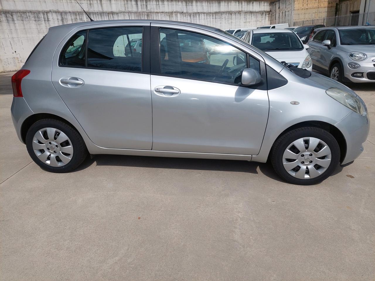 Toyota Yaris 1.0 5 porte Sol PERFETTA 69cv