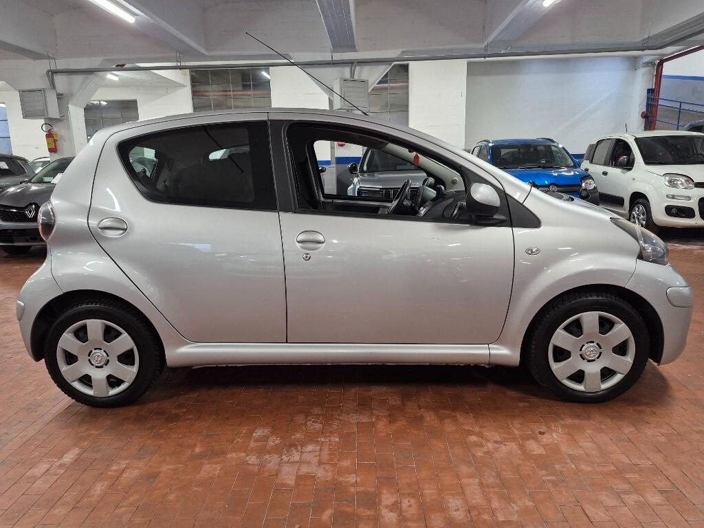 Toyota Aygo 1.0 12V VVT-i 5 porte Now Connect