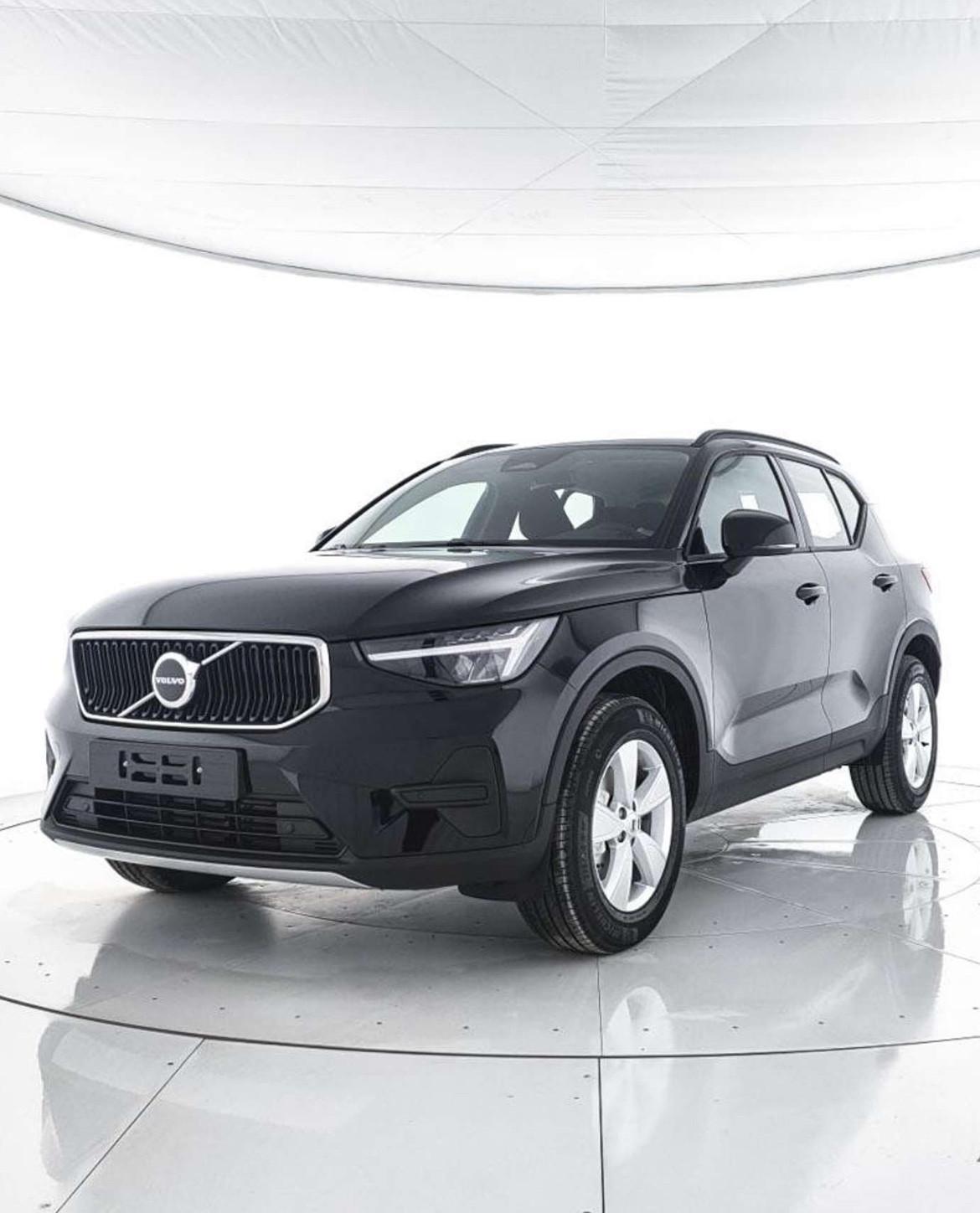 Volvo XC40 B3 automatico MILD HYBRID ELETTRICA NOLEGGIO 12 MESI