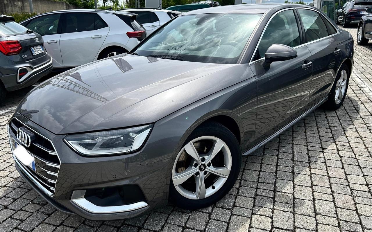 Audi A4 Avant 30 TDI/136 CV S tronic S line edition