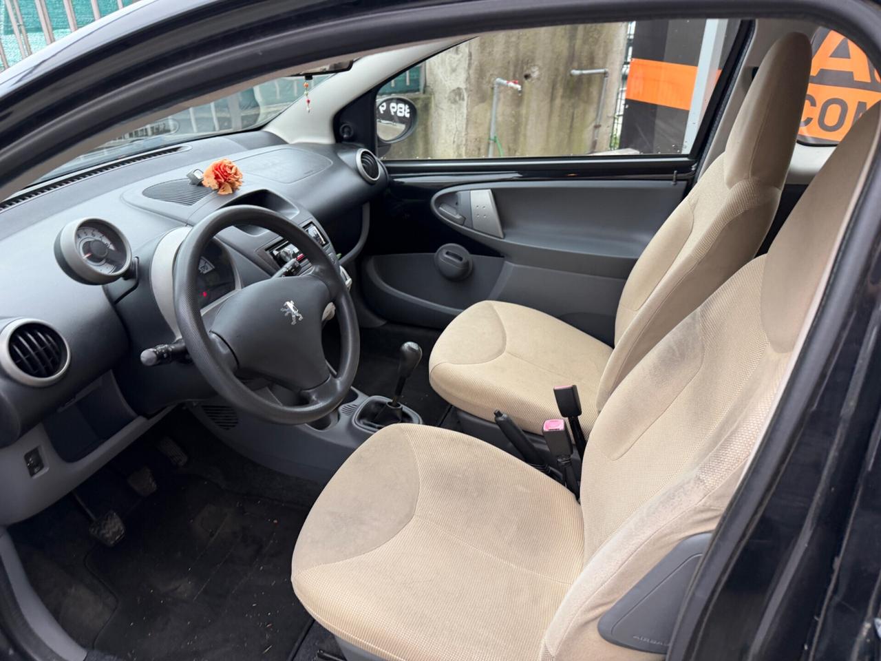 Peugeot 107 1.0 benzina euro4 68CV neopatentati