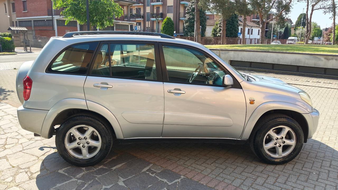 Toyota RAV 4 2.0 Tdi D-4D cat 5p Sol e Gancio