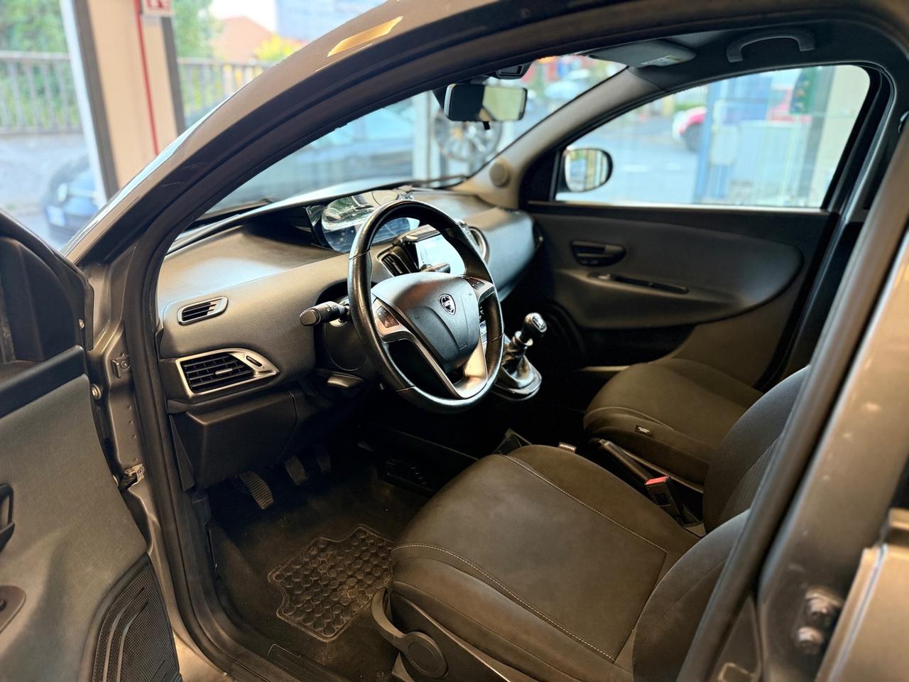 Lancia Ypsilon 1.0 FireFly 5 porte S&S Hybrid Ecochic Gold
