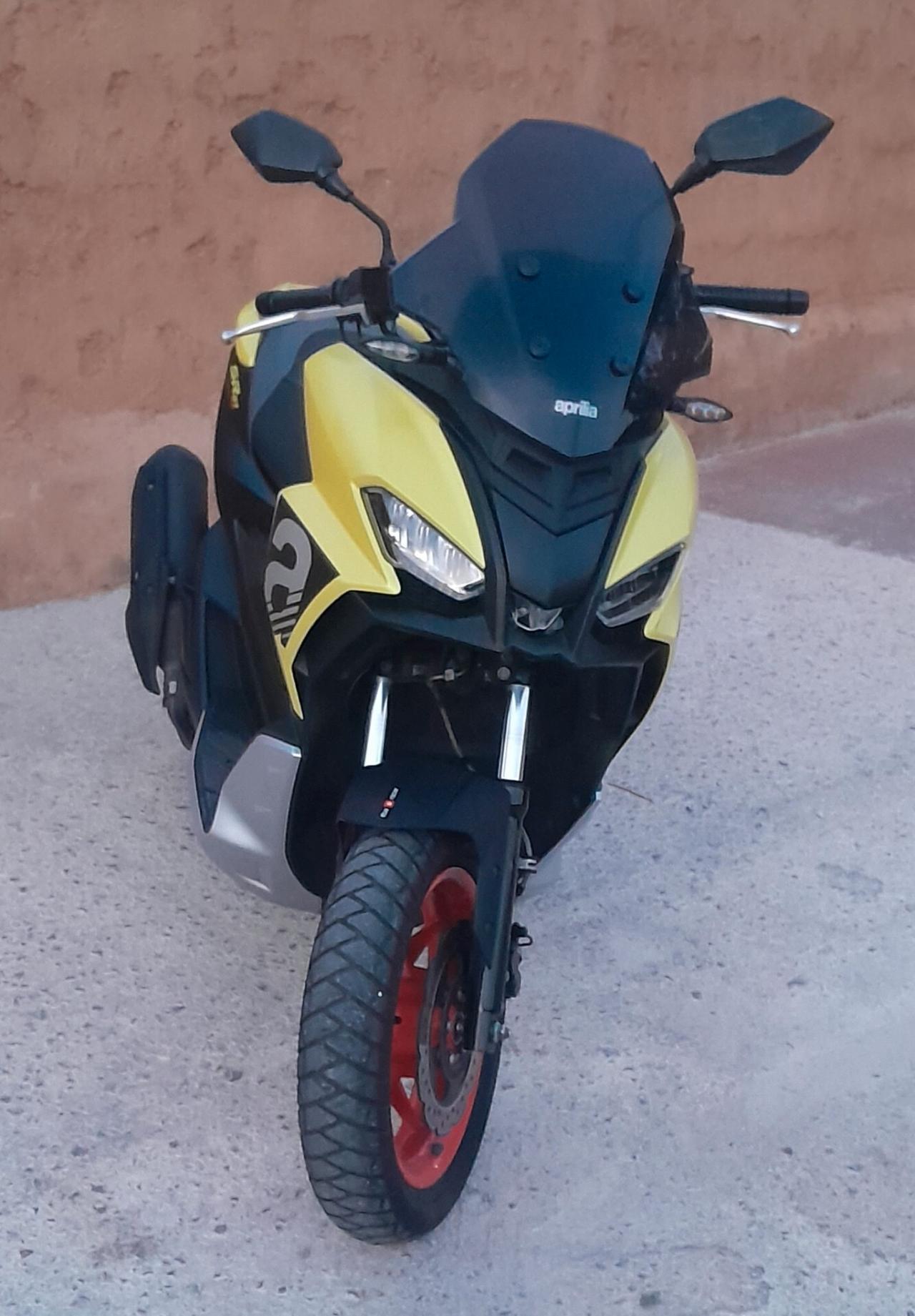 Aprilia SR GT 200 Scooter