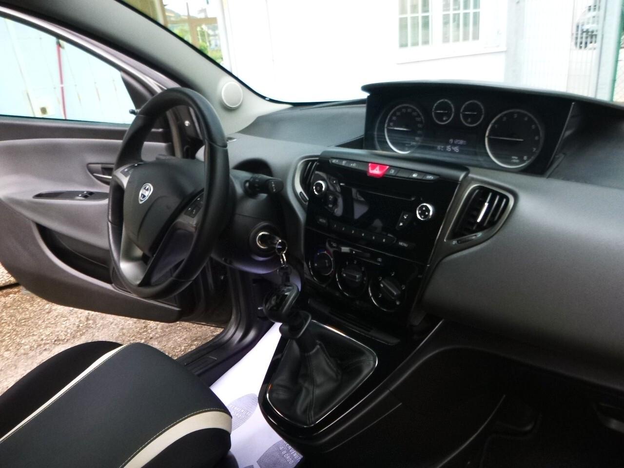 Lancia Ypsilon 1.2 69 CV 5 porte Elefantino,NEOPATENTATI
