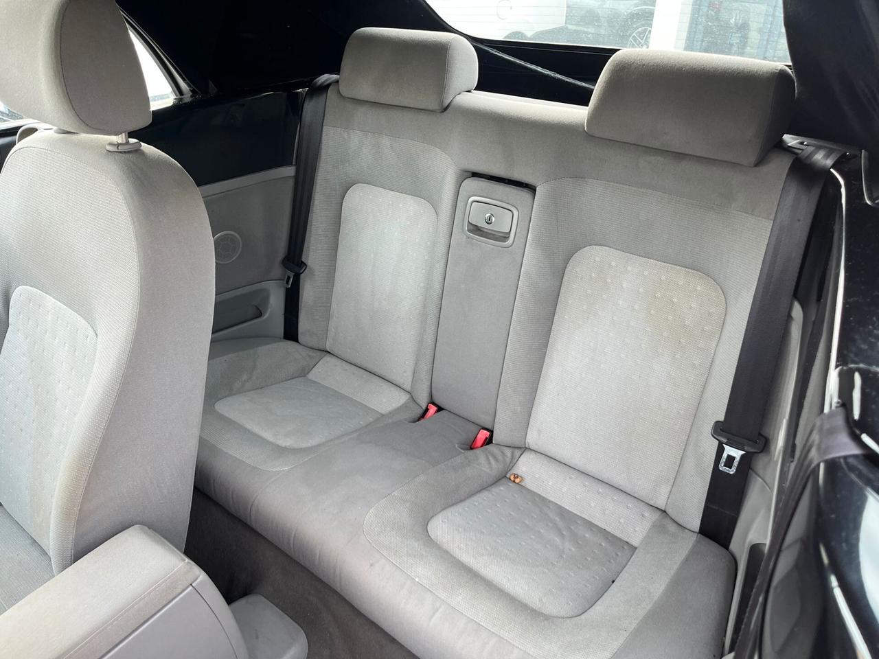 Volkswagen New Beetle 1.6 Cabrio