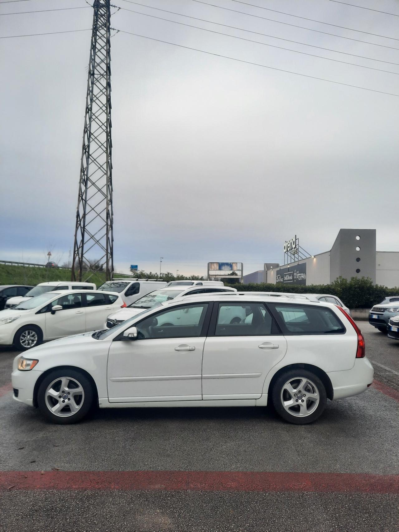 Volvo V50 D2 R-design