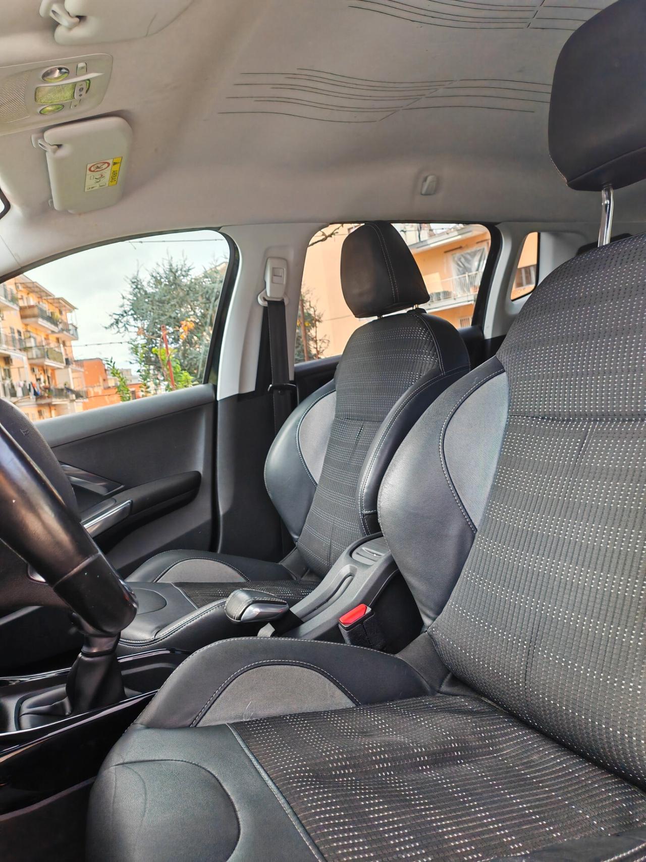 Peugeot 2008 1.6 HDi NUOVA E FULL