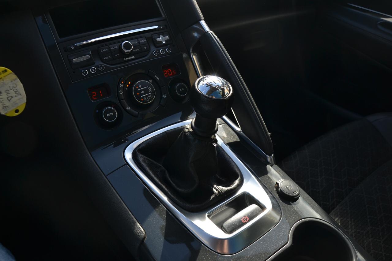 Peugeot 3008 1.6 HDi 120CV ALLURE **EURO6B**NAV+PEL+TETTO+RCAM+