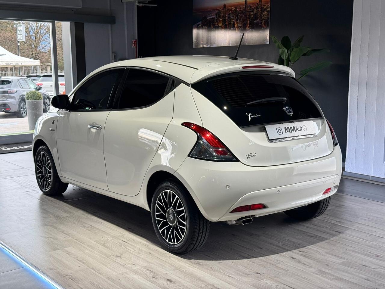Lancia Ypsilon 1.2 69 CV 5 porte GPL Alberta Ferretti