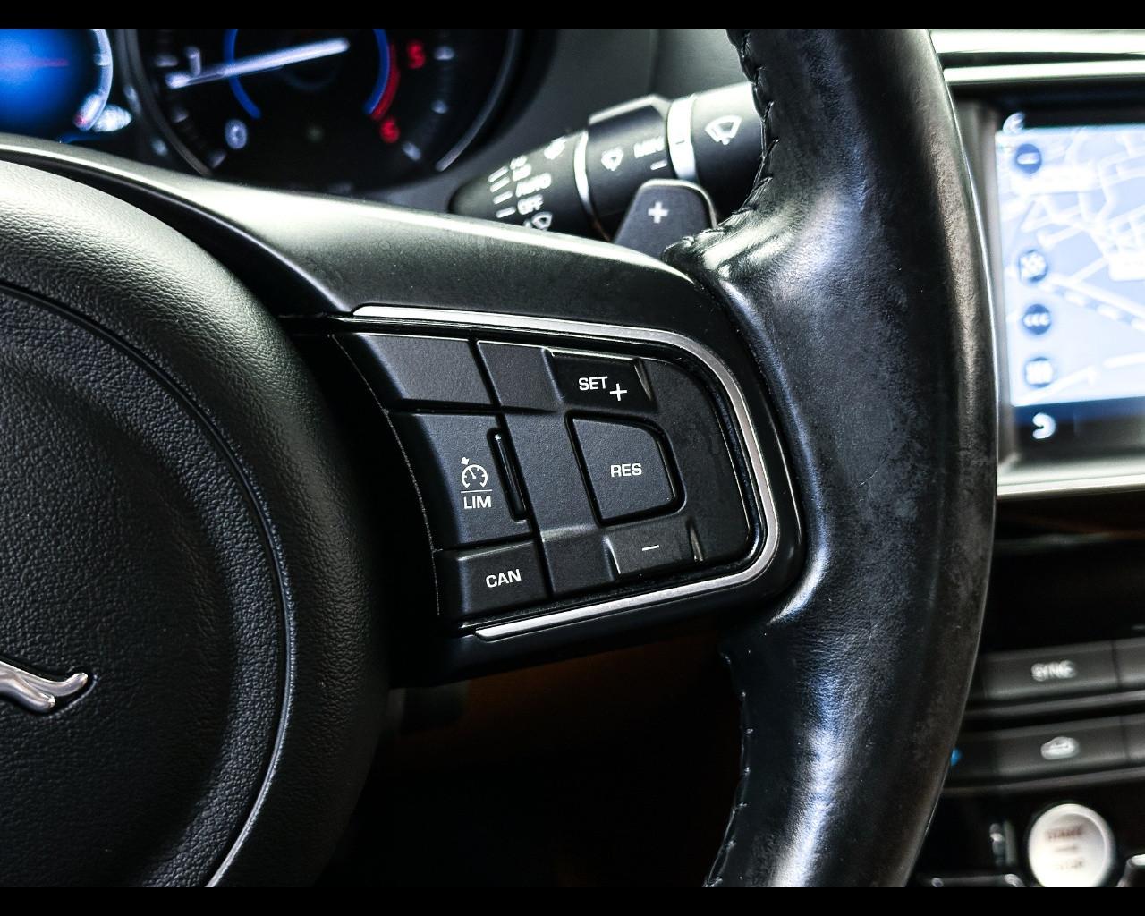 JAGUAR XE 2.0 D Turbo 180 CV AWD aut. Prestig