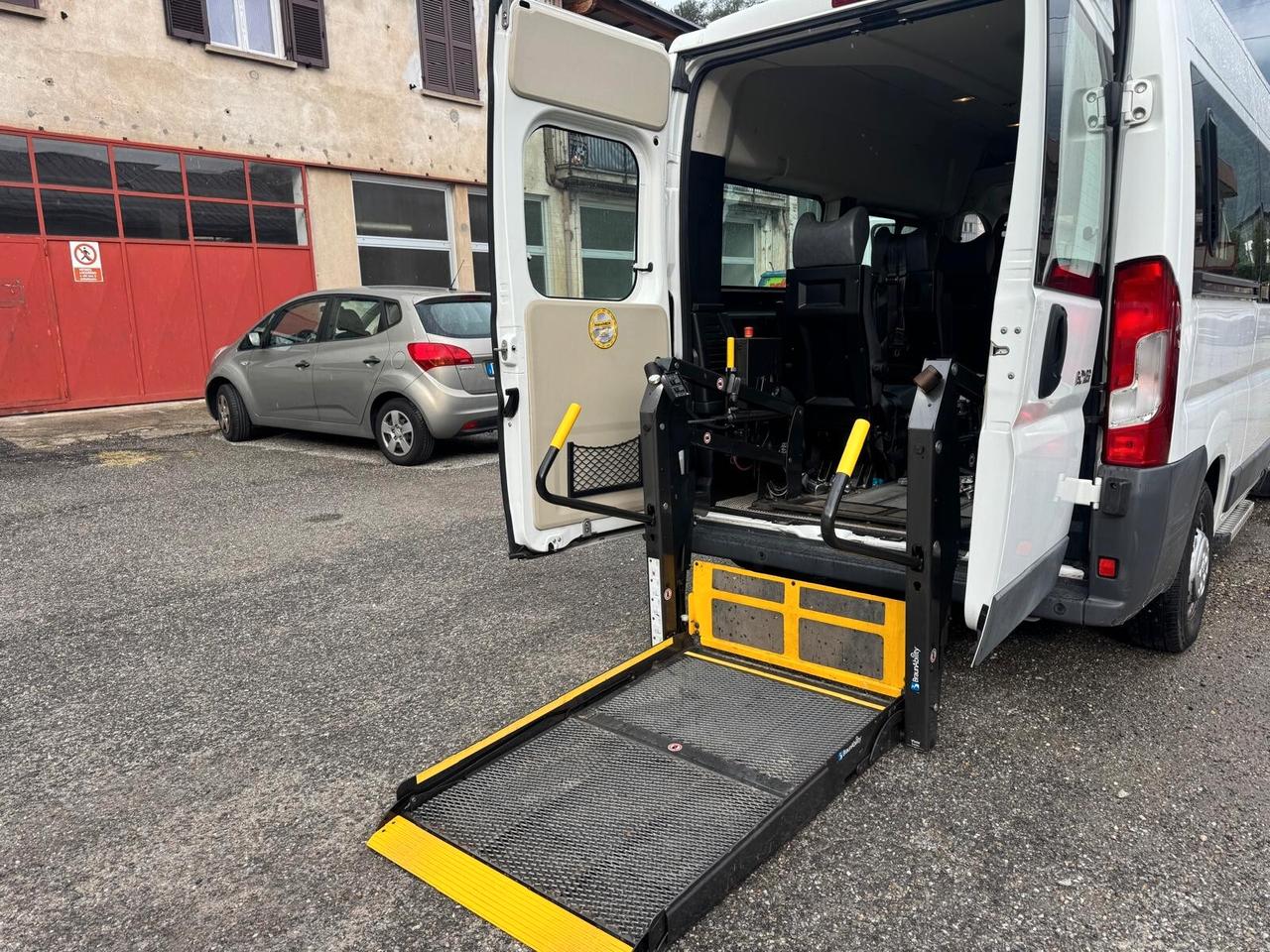 Peugeot Boxer TRASPORTO DISABILI CARROZZINE 330 2.0 BlueHDi/110CV PEDANA SOLLEVATRICE CARROZZINE