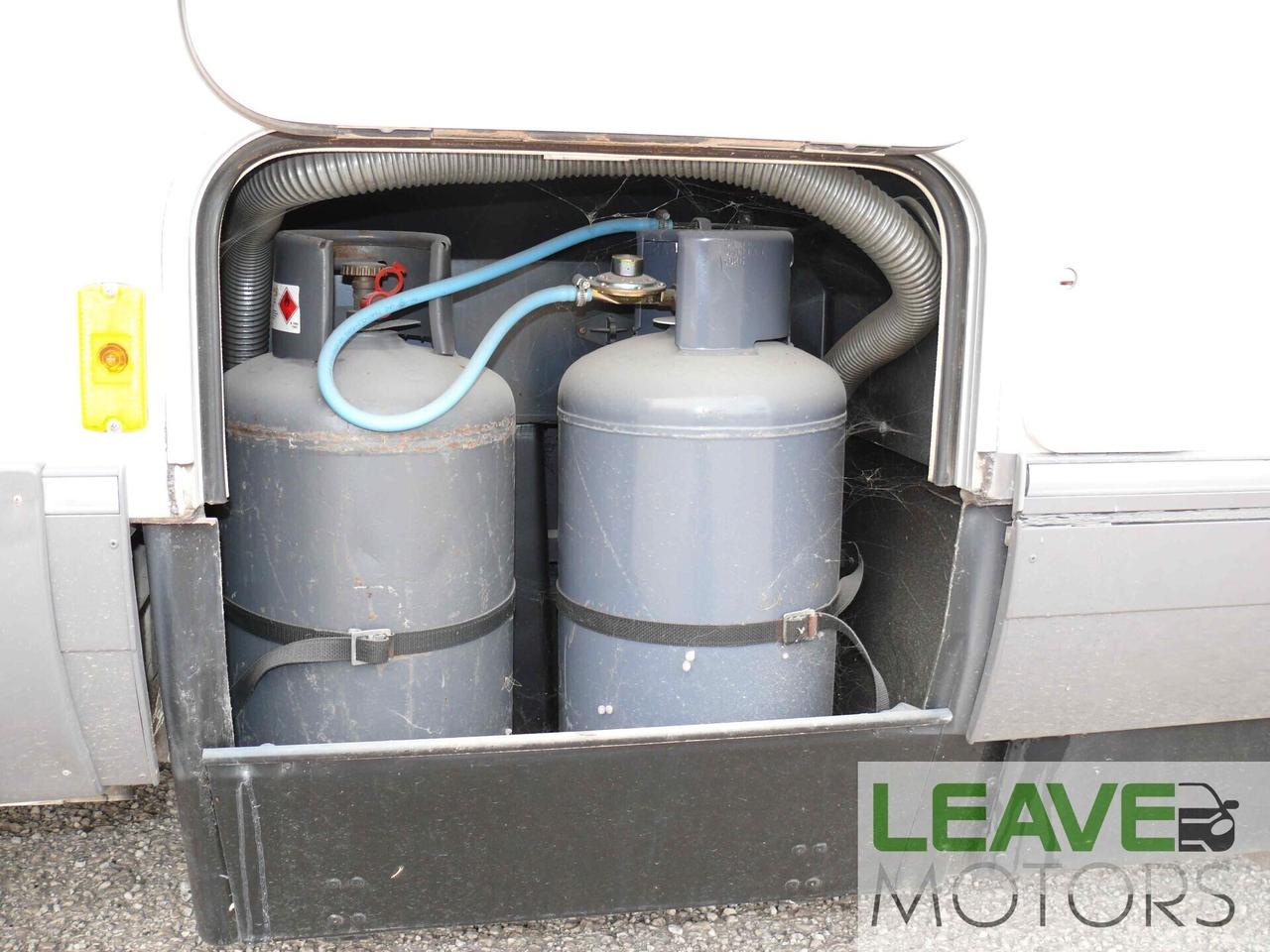 Hymer/eriba camper mansardato (M1327)