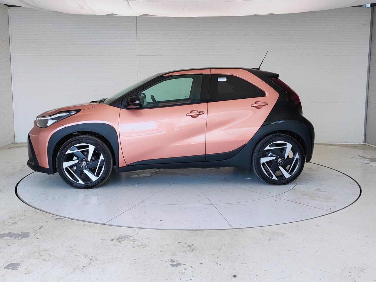 TOYOTA AYGO X HEV PREMIUM MC26