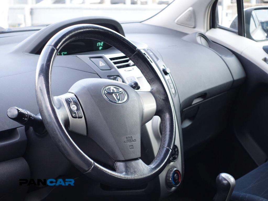 Toyota Yaris 1.0 5 porte Sol