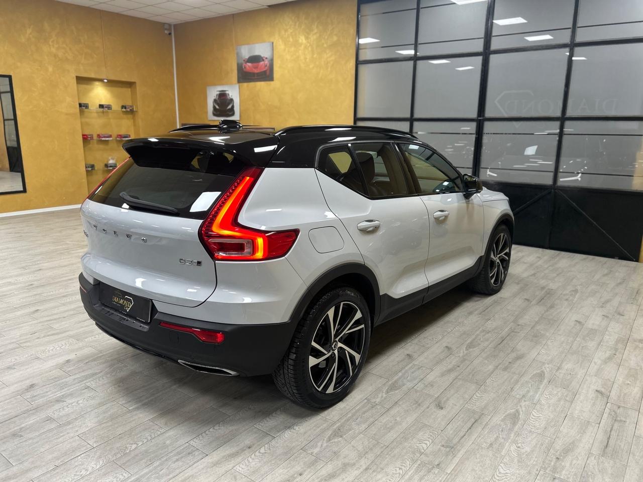 VOLVO XC40 2.0d R-design “AUT/NAVI/PELLE/RETRO”-2020