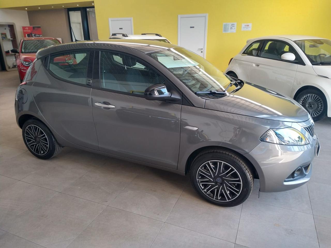 Lancia Ypsilon 1.0 FireFly 5 porte S&S Hybrid Ecochic Gold
