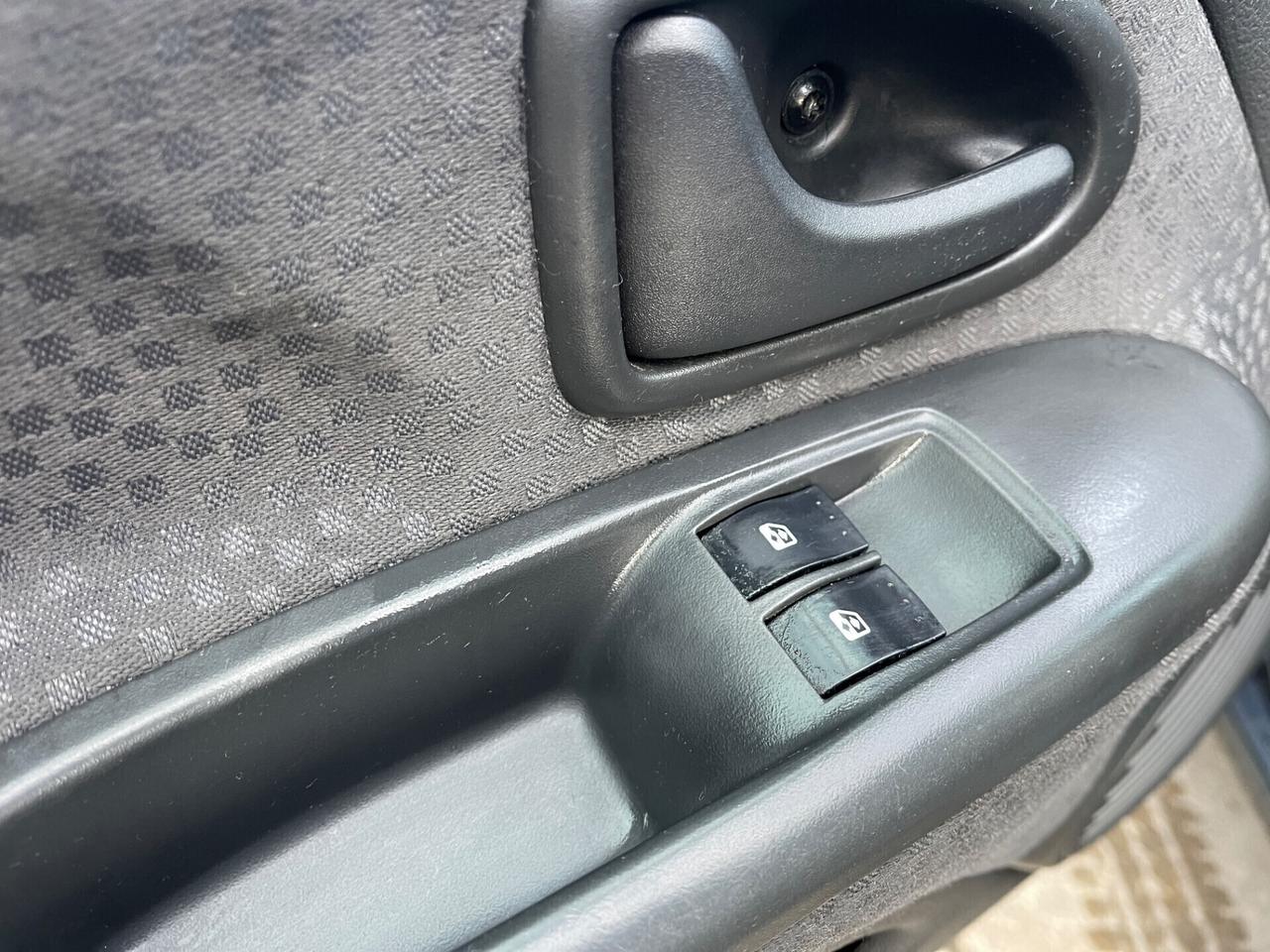 RENAULT CLIO STORIA 1.2 BENZINA EURO4 5P NEOPATENTATI