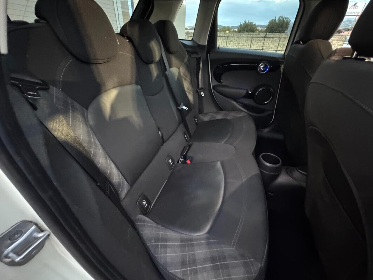 Mini Cooper D 1.5 5 porte - TAGLIANDI CERT. - GARANZIA FINO A 5 ANNI