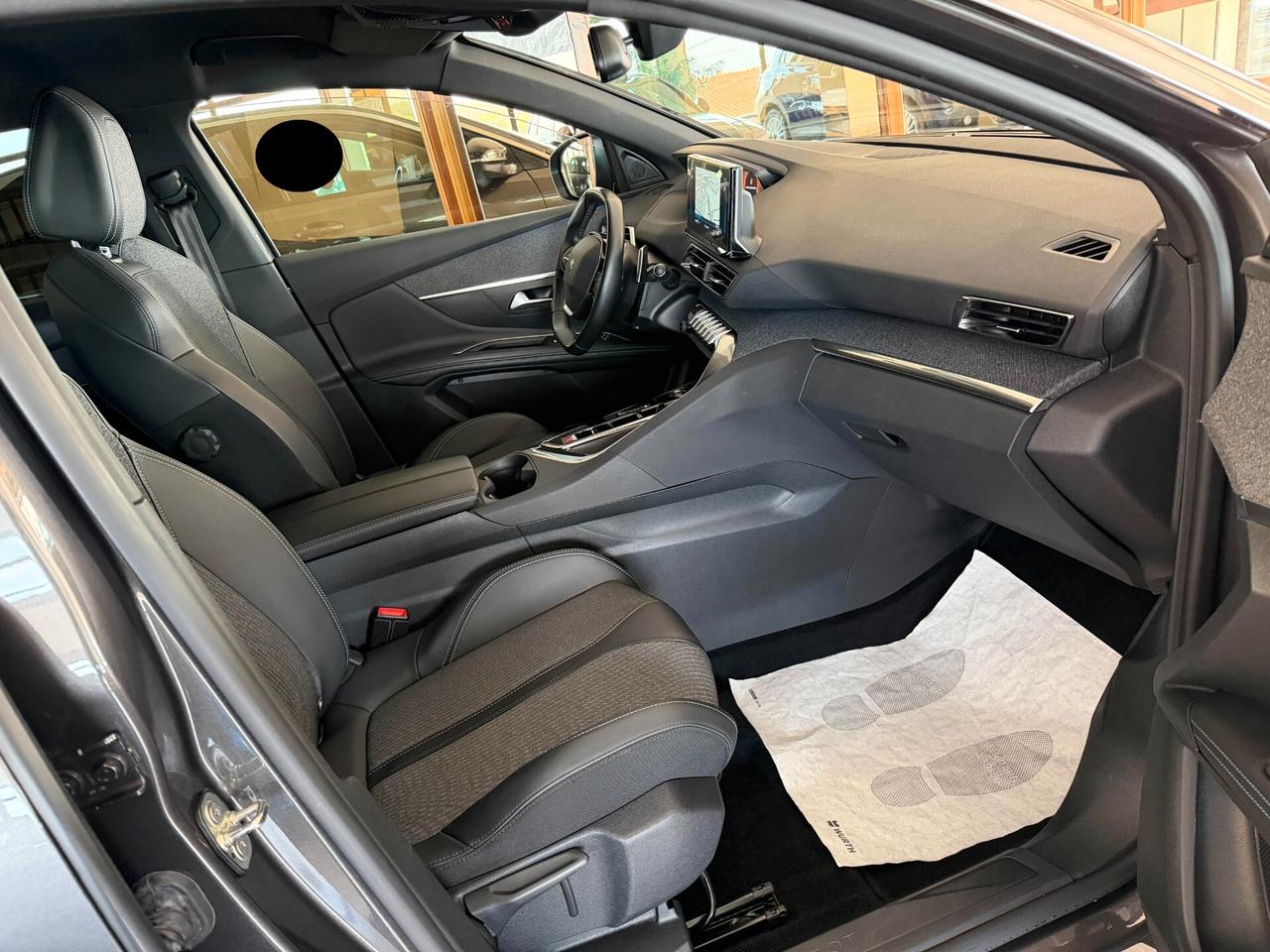 Peugeot 3008 1.5 BLUEHDI 130 cv. Eat8 ALLURE (Nav)