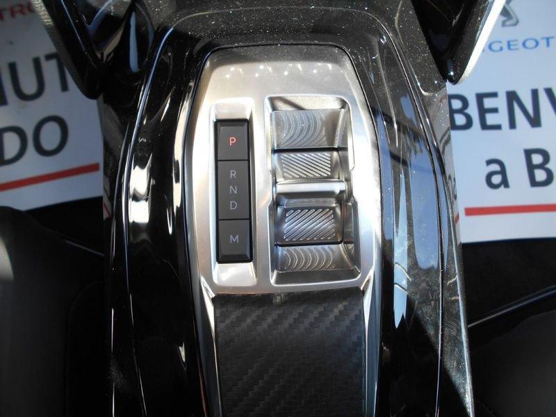 Peugeot 2008 136 Allure Hybrid e-DCS6 Finanziato