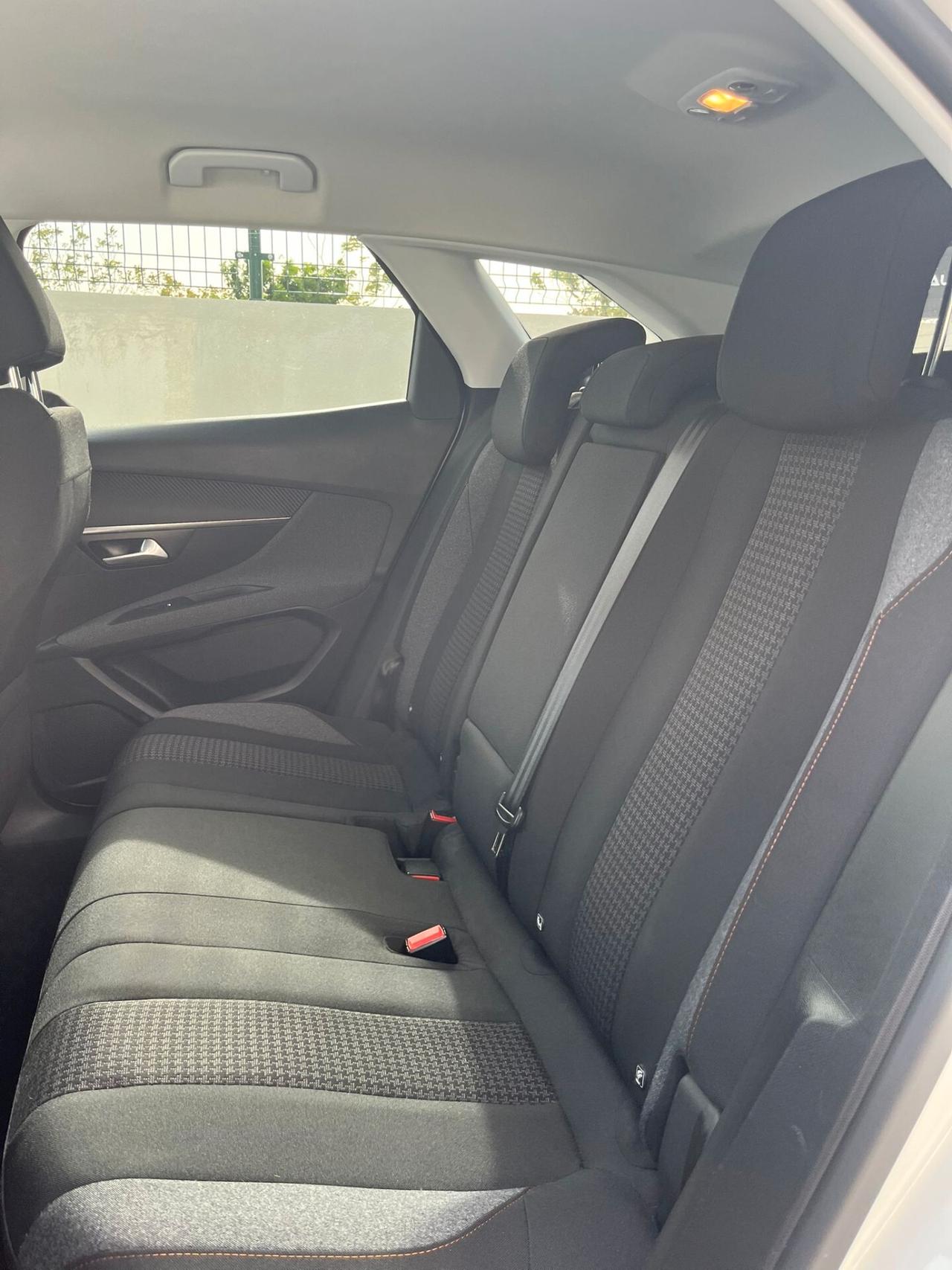 Peugeot 3008 BlueHDi 130 S&S EAT8 Business