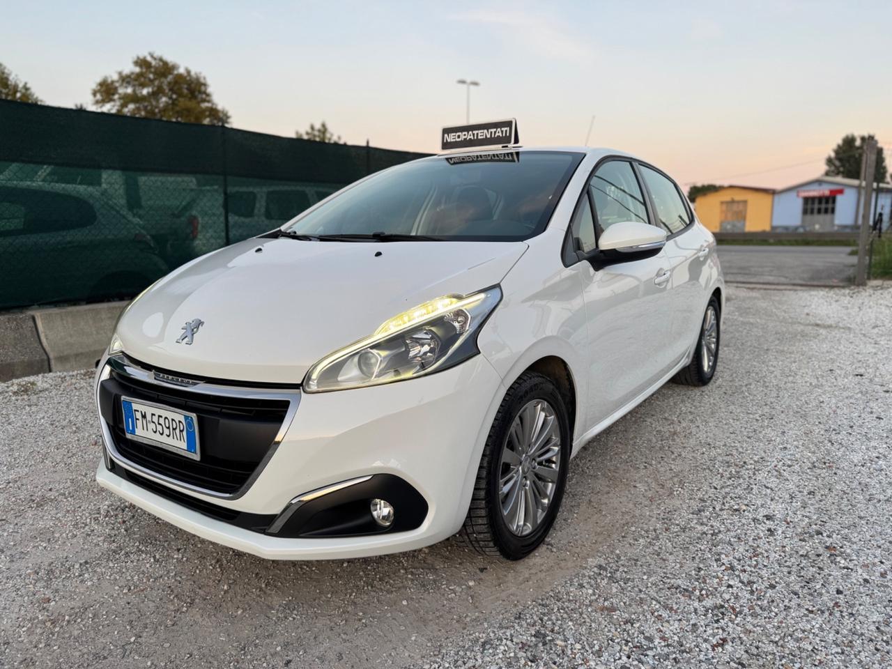 Peugeot 208 PureTech 82 5 porte Allure