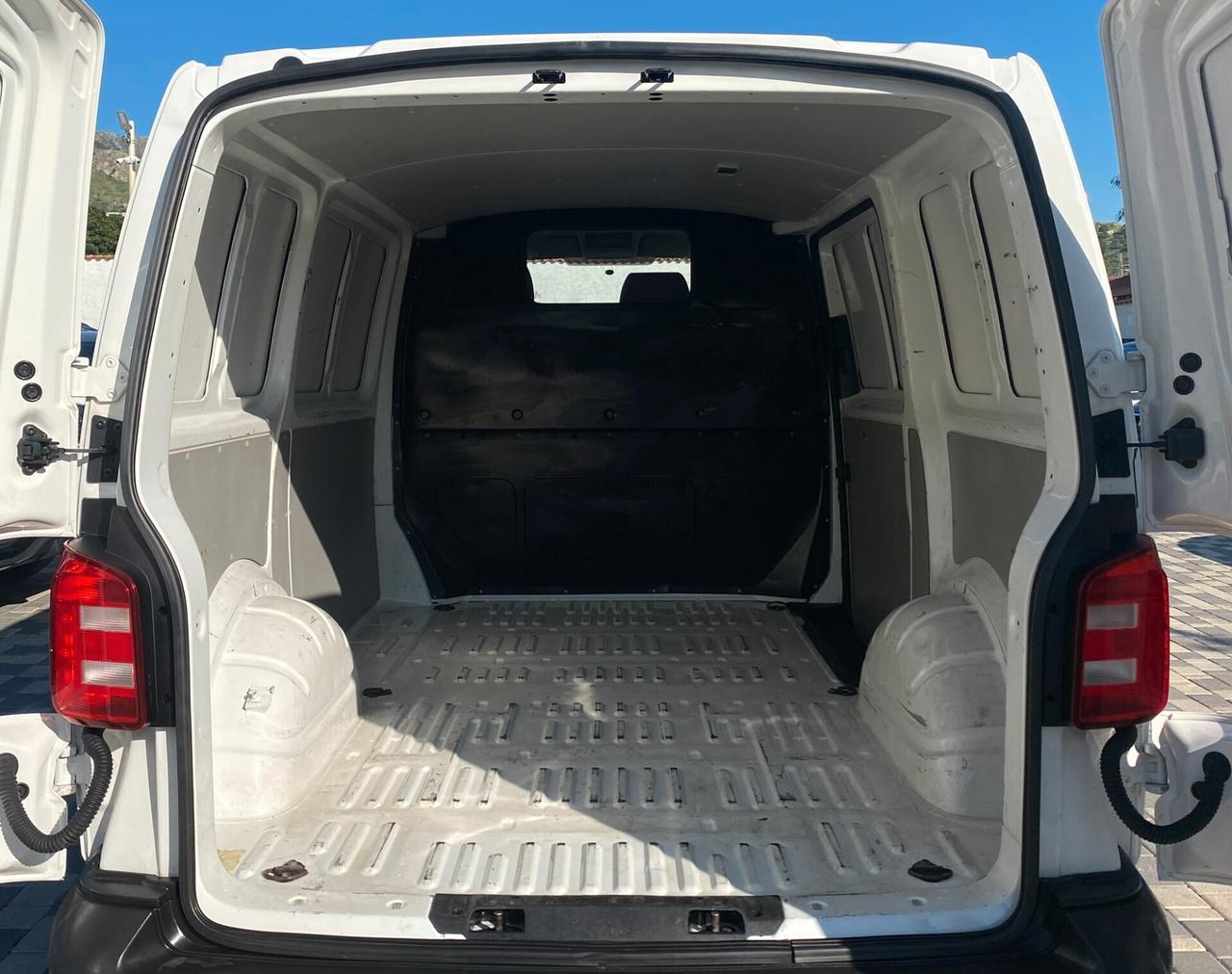 Volkswagen Transporter Business 2.0 TDI 102CV Autocarro 100% detraibile